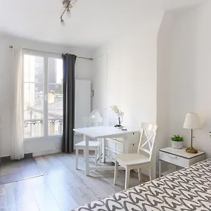 Orsay Cosy Studio Апартаменты